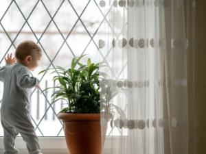 ¿A qué edad es más crítico instalar mallas de seguridad si tienes niños en casa? Mallas Vida