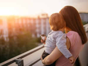 ¿Por qué las redes para balcones son vitales para los niños?